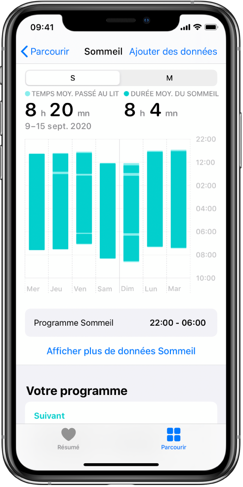 Écran Sommeil montrant les données pour une semaine, y compris le temps moyen passé au lit, la durée moyenne du sommeil, et un graphique du temps quotidien passé au lit et de la durée quotidienne du sommeil.