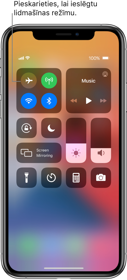 Izvēlnes Control Center ekrāns ar remarku, kas paskaidro, ka pieskāriens augšējai pogai pa kreisi ieslēdz lidmašīnas režīmu.