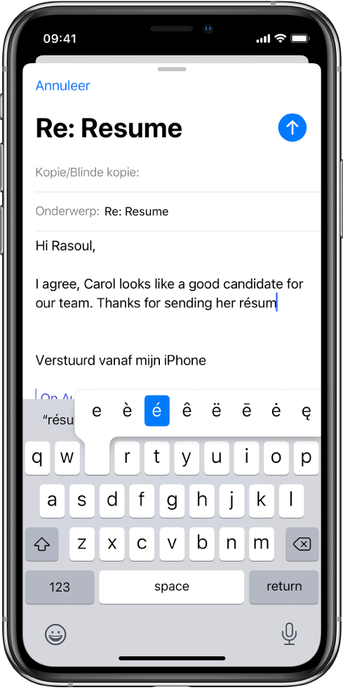 Een scherm met een e-mail die wordt opgesteld. Het toetsenbord is geopend en er worden alternatieve tekens weergegeven voor de toets "e".