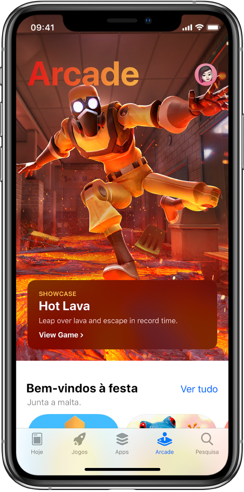 Ecrã de Arcade na App Store com um jogo em destaque. A fotografia do perfil do utilizador, na qual pode tocar para ver compras e gerir assinaturas, encontra‑se no canto superior direito. Na parte inferior, da esquerda para a direita, estão os separadores Hoje, Jogos, Apps, Arcade e Pesquisa.