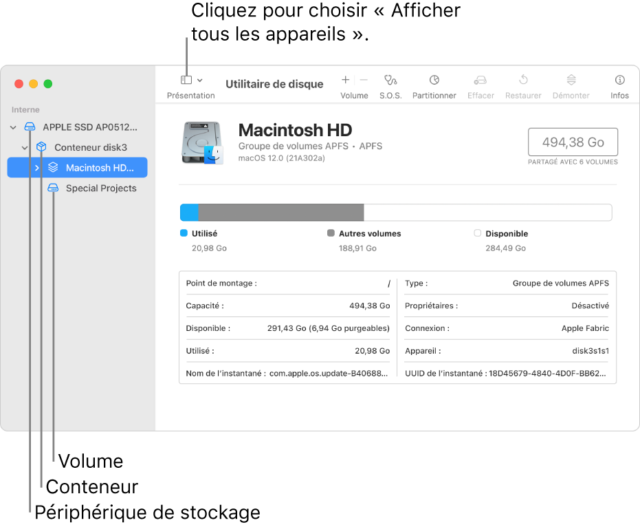 Une fenêtre Utilitaire de disque affichant trois volumes, un conteneur et un périphérique de stockage en présentation « Afficher tous les appareils ».