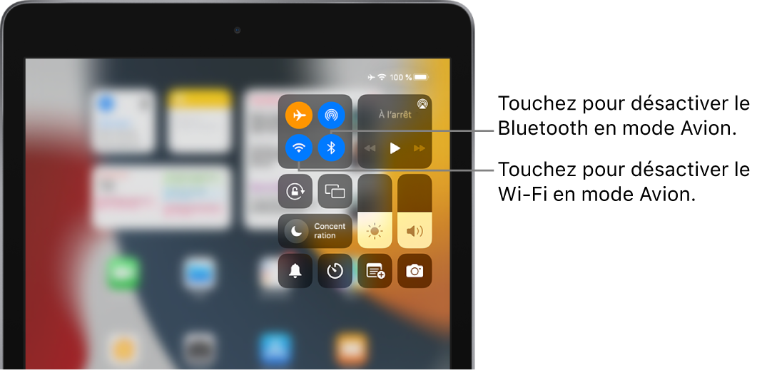 Centre de contrôle avec le mode Avion activé. Les boutons pour désactiver le Wi-Fi et le Bluetooth se trouvent près de l’angle supérieur gauche du centre de contrôle.