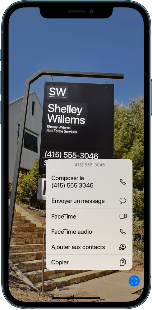 Une photo est ouverte sur l’intégralité de l’écran. Dans la photo se trouve un écriteau qui comprend du texte et un numéro de téléphone. Le numéro de téléphone est sélectionné et les options suivantes sont disponibles sur l’écran : Appeler, « Envoyer un message », FaceTime, « FaceTime audio », « Ajouter à Contacts » et Copier.