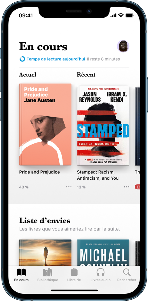 L’écran « En cours » dans l’app Livres. En bas de l’écran se trouvent, de gauche à droite, les onglets En cours, Bibliothèque, Librairie, Livres audio et Rechercher.