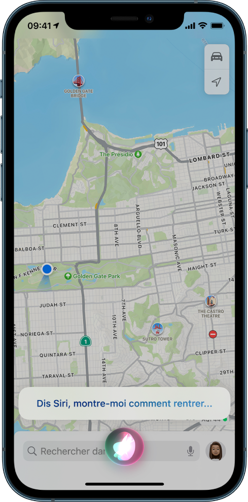 Un plan avec la réponse de Siri « Recherche de l’itinéraire vers le domicile » en bas de l’écran.