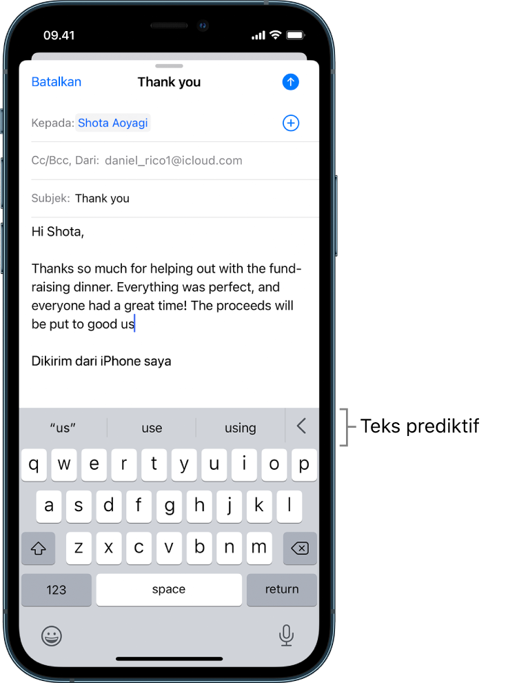 Pesan Mail menampilkan email yang sedang diedit, dengan saran untuk menyelesaikan kata berikutnya.