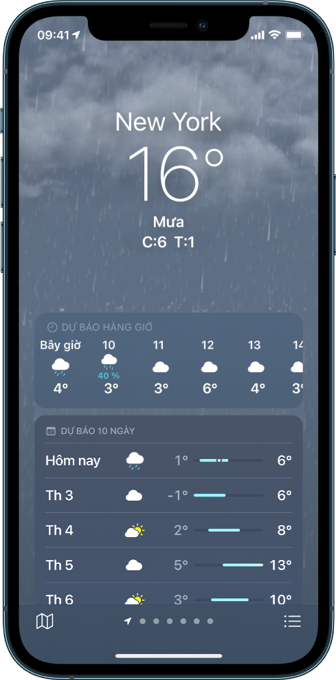 Màn hình Thời tiết đang hiển thị vị trí ở trên cùng, cũng như nhiệt độ và điều kiện thời tiết hiện tại là Mưa. Bên dưới đó là một biểu đồ đang hiển thị lượng mưa cho giờ tiếp theo với mức tăng 10 phút. Bên dưới đó là dự báo hàng giờ và bản đồ lượng mưa. Ở góc dưới cùng bên phải là nút Danh sách vị trí và ở góc dưới cùng bên trái là nút Hiển thị bản đồ.