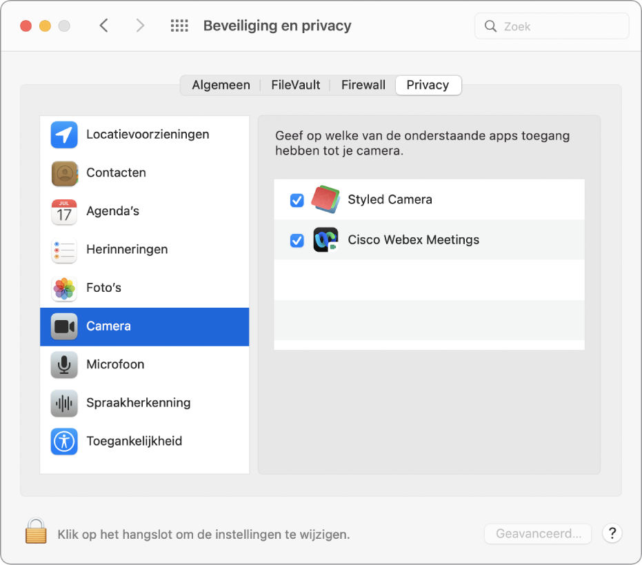 Het paneel 'Privacy' van het paneel 'Beveiliging en privacy' in Systeemvoorkeuren. 'Camera' is geselecteerd in de navigatiekolom aan de linkerkant en de apps die toegang hebben tot de camera zijn geselecteerd aan de rechterkant.