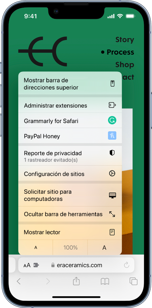 El menú Configuración de la página. En la parte superior se muestra la opción Mostrar barra de direcciones superior. Debajo se encuentra la opción Administrar extensiones, seguida de las extensiones instaladas. Honey y Grammarly para Safari.