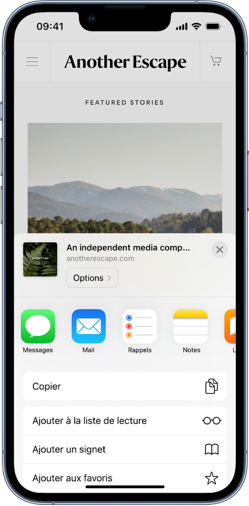 Dans Safari, un utilisateur a touché le bouton Partager sur une page web. En conséquence, des apps pouvant être utilisées pour partager le lien sont affichées. En dessous des icônes des apps figure une liste contenant d’autres options, notamment Copier, Dans la liste de lecture, Ajouter un signet et Ajouter aux favoris.