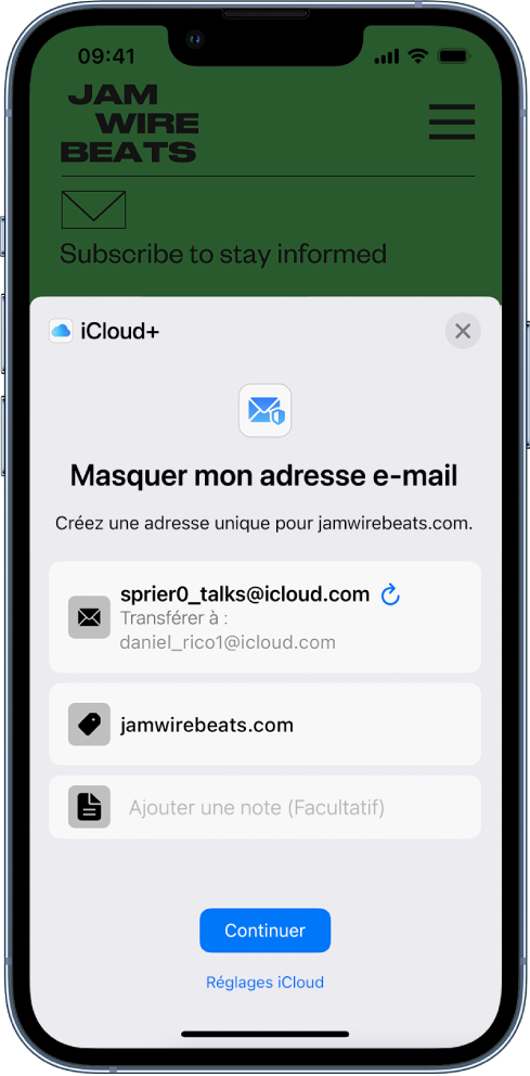 La moitié inférieure de l’écran est occupée par l’option Masquer mon adresse e-mail pour iCloud . Elle contient l’adresse e-mail générée de manière aléatoire, l’URL du site web et une remarque. En bas de l’écran se trouvent le bouton Continuer et un lien vers Réglages iCloud.