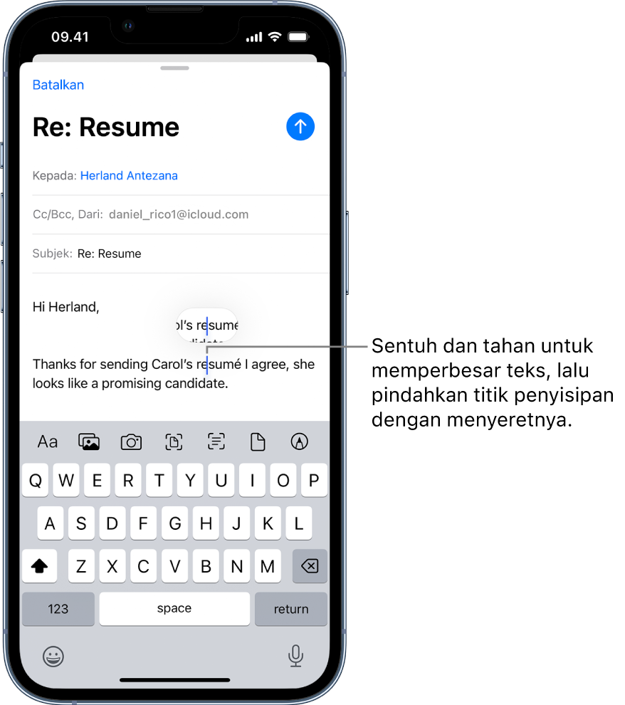 Email draf menampilkan titik penyisipan diposisikan di tempat teks akan disisipkan atau diedit. Teks sekeliling diperbesar untuk memudahkan penempatan titik penyisipan.