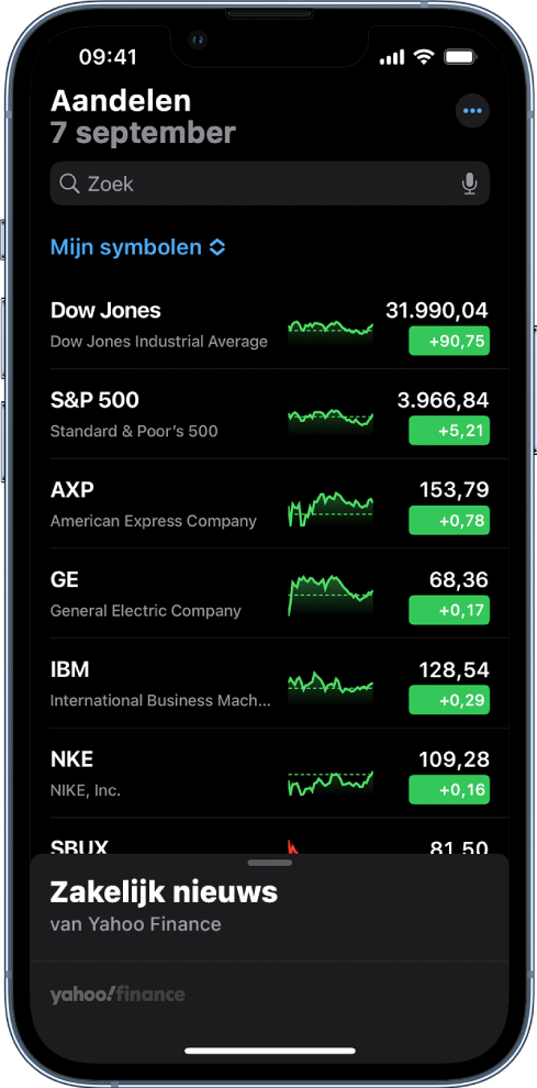 Een volglijst met verschillende aandelen. Voor elk aandeel in de lijst zie je van links naar rechts: het aandelensymbool en de naam, een ontwikkelingsgrafiek, de koers en de koerswijziging. Boven in het scherm zie je boven de volglijst 'Mijn symbolen' een zoekveld. Onder in het scherm zie je 'Zakelijk nieuws'. Veeg omhoog over 'Zakelijk nieuws' om artikelen weer te geven.