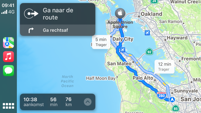 CarPlay, met links symbolen voor Kaarten, Muziek en Berichten en rechts de kaart van een autoroute, inclusief afslaginstructies en informatie over de geschatte aankomst.