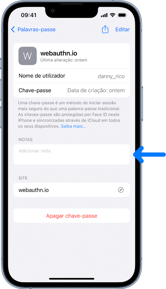 Um ecrã da chave-passe no Porta‑chaves em iCloud, com informação acerca da chave-passe e um local para adicionar e ver notas.