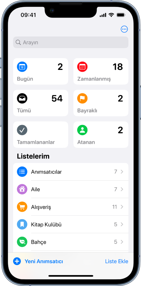 Anımsatıcılar’da birçok listenin gösterildiği bir ekran. Arama alanı; bugün tarihli öğeler, planlanmış anımsatıcılar, tüm anımsatıcılar ve bayraklı anımsatıcılar için olan akıllı listelerin yukarısında en üstte görünüyor. Liste ekle düğmesi sağ alttadır.