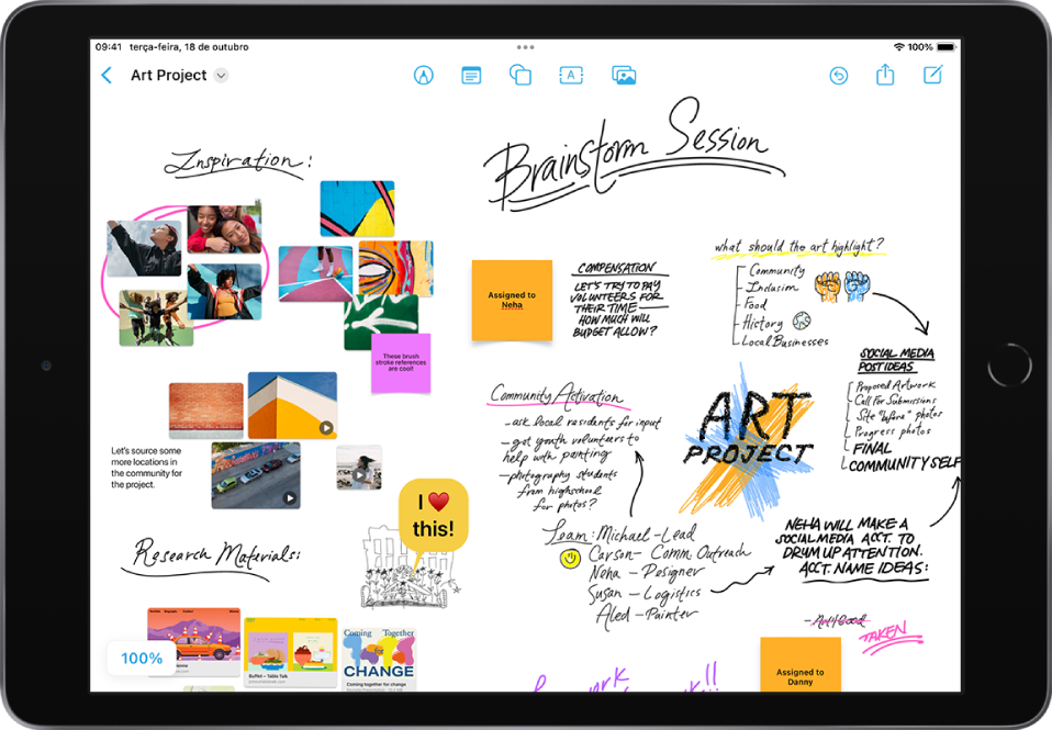 O iPad em posição horizontal com a aplicação Freeform aberta. O quadro inclui texto manuscrito, texto, desenhos, formas, notas adesivas, hiperligações e outros ficheiros.