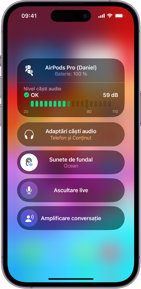 Ecranul Dispozitive auditive din centrul de control. De sus în jos, acesta include nivelul căștilor audio în decibeli, Adaptări căști audio, Sunete de fundal, Ascultare live și Amplificare conversație.