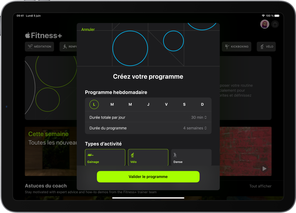 L’écran « Programme personnalisé » avec des réglages permettant de choisir le programme hebdomadaire et la durée du programme. Les types d’activités disponibles et le bouton « Valider le programme » se trouvent en bas.