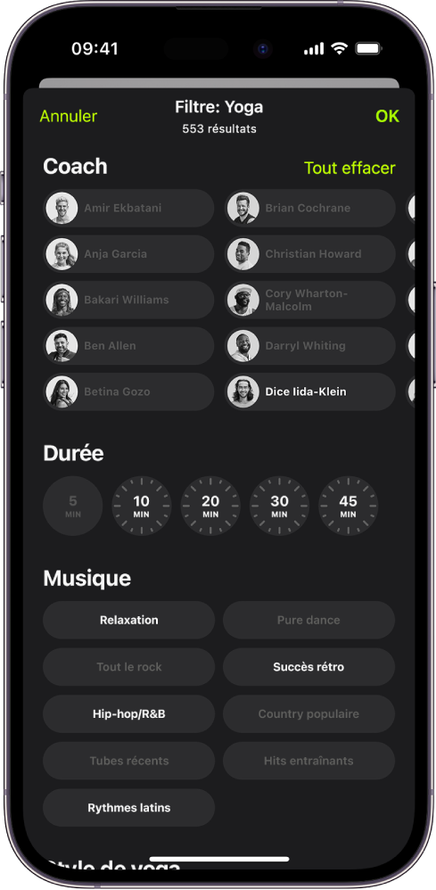 L’écran Apple Fitness  affichant des options de tri et de filtre des exercices. En haut de l’écran figure une liste de coachs. Des intervalles de temps sont affichés au centre de l’écran. Sous la durée des exercices figure une liste de genres musicaux.