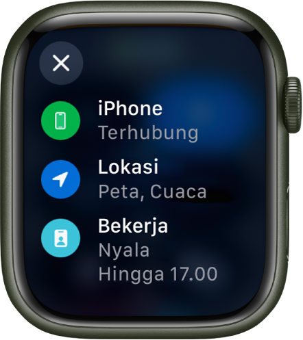 Status Pusat Kontrol menampilkan iPhone yang terhubung, Lokasi sedang digunakan oleh Peta dan Cuaca, dan fokus Bekerja menyala hingga 17.00.