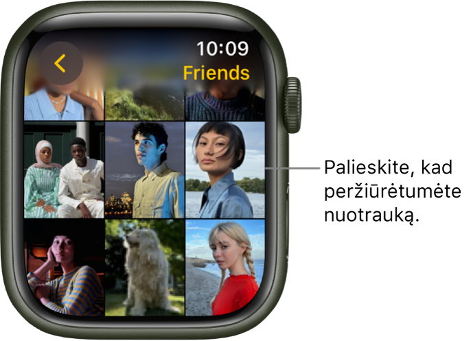 Pagrindinis „Apple Watch“ programos „Photos“ ekranas, kurio tinklelyje rodomos kelios nuotraukos.