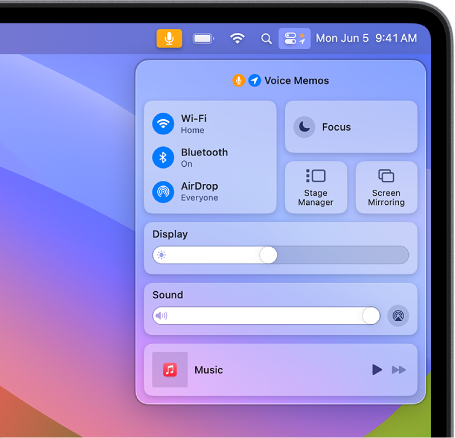 Pusat Kawalan di penjuru kanan atas skrin Mac, menunjukkan kawalan untuk Wi-Fi, Fokus dan Stage Manager, antara yang lainnya.