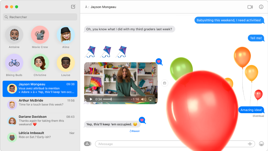 La fenêtre Messages avec plusieurs conversations dans la barre latérale de gauche, ainsi qu’une conversation active sur la droite. La conversation inclut des effets Ballons, une photo et un Tapback sur le dernier message.