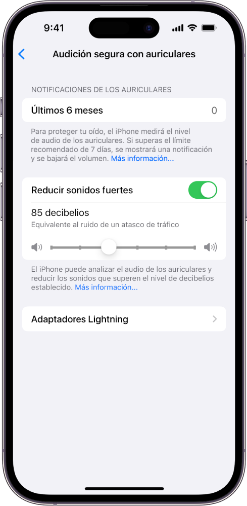 La pantalla “Audición segura con auriculares”, con el número de notificaciones de los auriculares enviadas en los últimos seis meses, la opción “Reducir sonidos fuertes”, un regulador para cambiar el nivel máximo de decibelios y el límite de decibelios seleccionado en 85 decibelios.