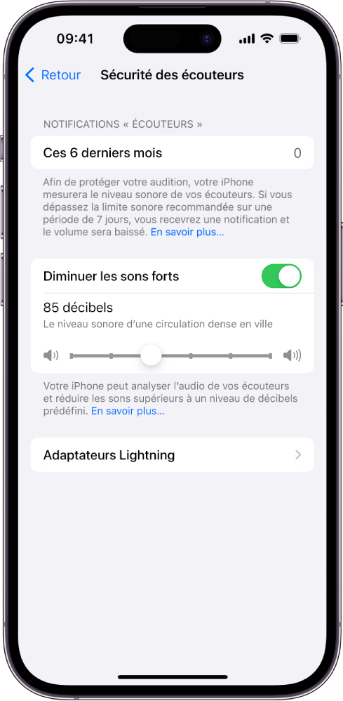L’écran « Sécurité des écouteurs » affichant le nombre de notifications « écouteurs » envoyées lors des six derniers mois, l’option « Diminuer les sons forts », un curseur pour modifier le niveau de décibels maximum et la limite de décibels sélectionnée, à savoir 85 décibels.