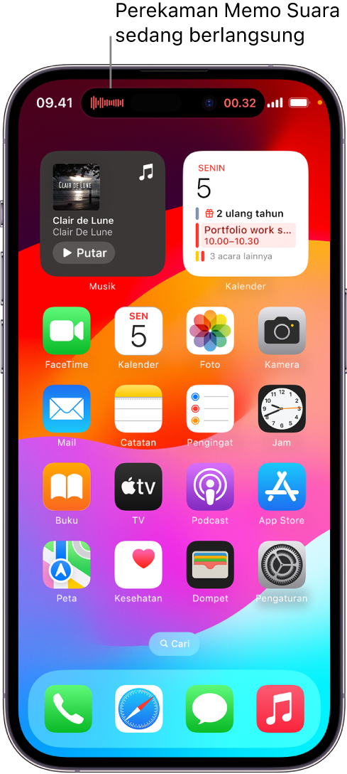 Layar Utama iPhone 14 Pro, menampilkan rekaman Memo Suara di Dynamic Island.