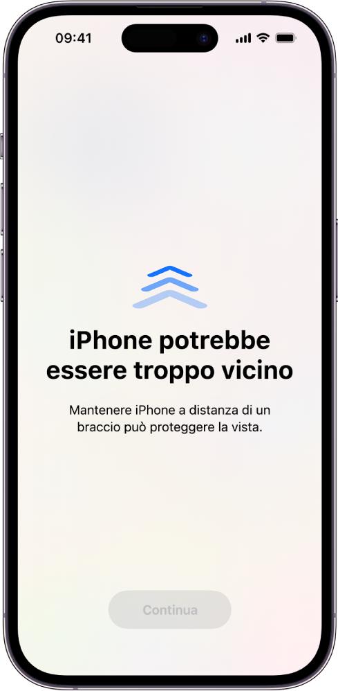 Un avviso sullo schermo che informa che stai tenendo iPhone troppo vicino e che dovresti allontanarlo per proteggere la tua salute visiva. L’avviso copre la schermata, impedendoti di continuare. È presente un pulsante Continua che diventa attivo quando sposti iPhone a una distanza sicura.