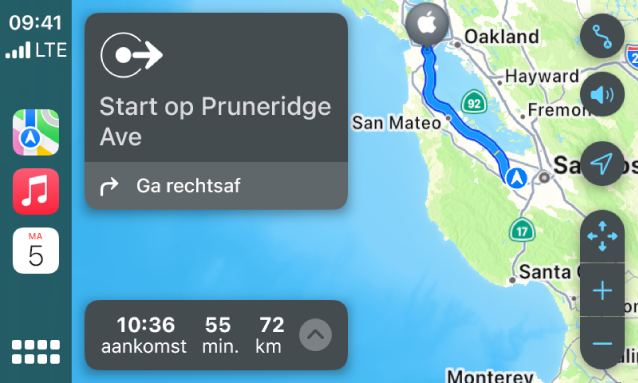 CarPlay met Kaarten, Muziek en Agenda in de navigatiekolom. Aan de rechterkant wordt een route van Apple Park naar Apple Union Station weergegeven.