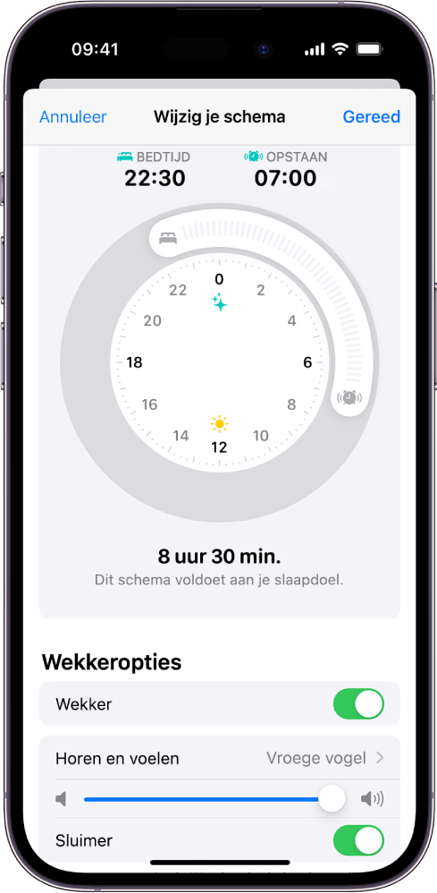 Het scherm 'Wijzig je schema' in Gezondheid, met de klok voor Bedtijd en Opstaan boven in het scherm en wekkeropties onder in het scherm.