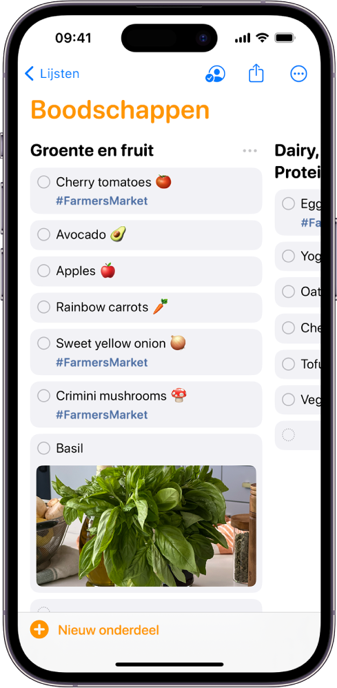 Een boodschappenlijst in Herinneringen, met de categorieën geordend in kolommen. De knop 'Nieuw onderdeel' staat linksonderin.