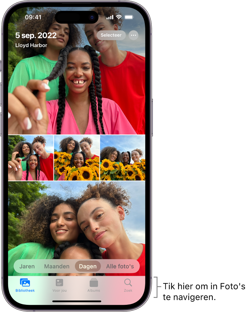 De fotobibliotheek in de weergave 'Dagen'. Een selectie van fotominiaturen vult het scherm. Linksboven in het scherm is te zien op welke datum en welke locatie de foto's zijn genomen. Rechtsboven staan de knoppen 'Selecteer' en 'Meer opties' om foto's te delen en details ervan te bekijken. Onder de miniaturen staan opties om de fotobibliotheek in de weergaven 'Jaren', 'Maanden', 'Dagen' en 'Alle' te zien. Onder in het scherm zie je de knoppen 'Bibliotheek', 'Voor jou', 'Albums' en 'Zoek'.
