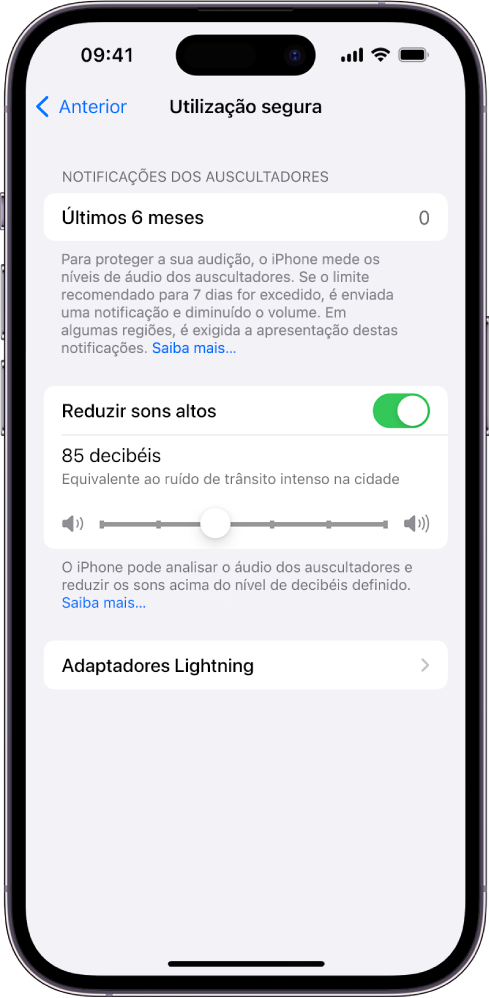 O ecrã “Segurança” no uso de auscultadores, com o número de notificações enviadas nos últimos 6 meses, a opção “Reduzir sons altos”, um nivelador para alterar o nível máximo de decibéis e o limite selecionado de 85 decibéis.