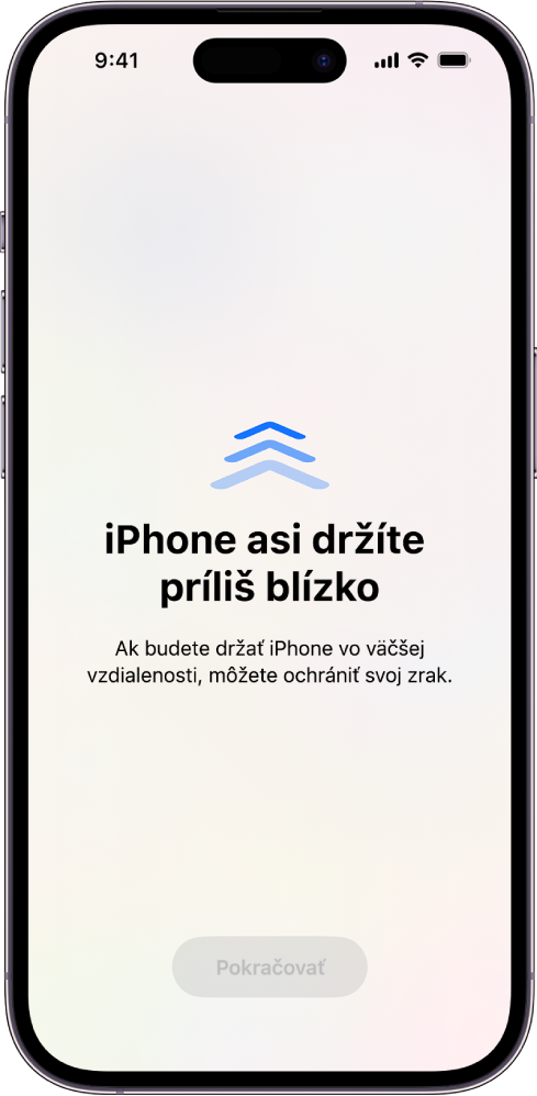 Upozornenie na obrazovke, že držíte iPhone príliš blízko a že by ste ho mali oddialiť, aby ste si chránili zrak. Upozornenie zakrýva a bráni vám pokračovať. K dispozícii je tlačidlo Pokračovať, ktoré sa aktivuje, keď iPhone oddialite do bezpečnej vzdialenosti.