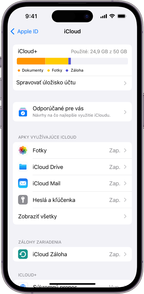 Obrazovka nastavení iCloudu s prehľadom využitia iCloud úložiska a zoznamom apiek a funkcií, ktoré je možné s iCloudom používať, napríklad Fotky, iCloud Drive a iCloud Mail.