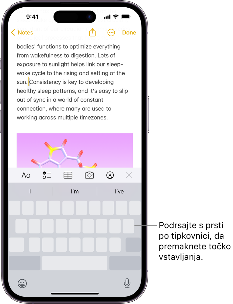 Dokument je odprt v aplikaciji Notes. Zaslonska tipkovnica v spodnji polovici zaslona je v načinu sledilne ploščice.