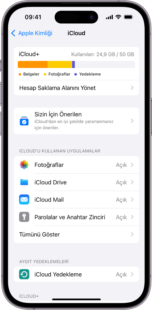 iCloud saklama alanı göstergesinin ve iCloud ile kullanılabilecek uygulamaların ve özelliklerin bir listesinin gösterildiği iCloud ayarları ekranı.