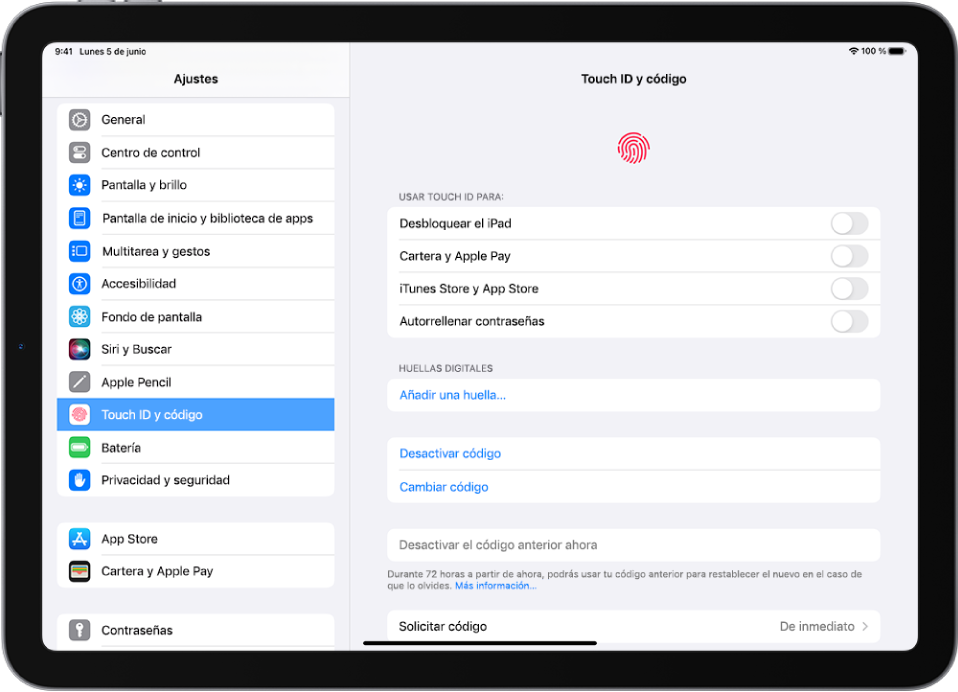 La barra lateral Ajustes está en el lado izquierdo de la pantalla y la opción “Touch ID y código” está seleccionada. En el lado derecho de la pantalla están las opciones para seleccionar qué funciones se pueden desbloquear mediante Touch ID. Las opciones “Desbloqueo del iPad”, “Cartera y Apple Pay”, “iTunes y App Store” y “Autorrelleno de contraseñas” están todas desactivadas.