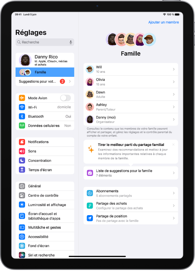 Écran Partage familial dans Réglages. Cinq membres d’une famille sont répertoriées au-dessus des fonctionnalités partagées.