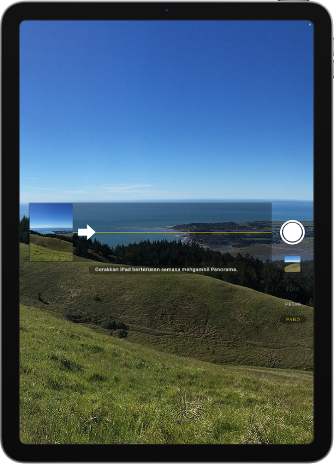 Kamera dalam mod Panorama. Anak panah, kiri dari pusat, menuding ke kanan untuk menunjukkan arah sorotan.