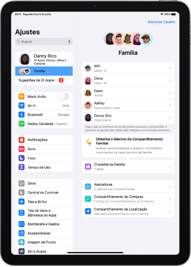 Tela do Compartilhamento Familiar nos Ajustes. Cinco familiares na lista acima dos recursos compartilhados.