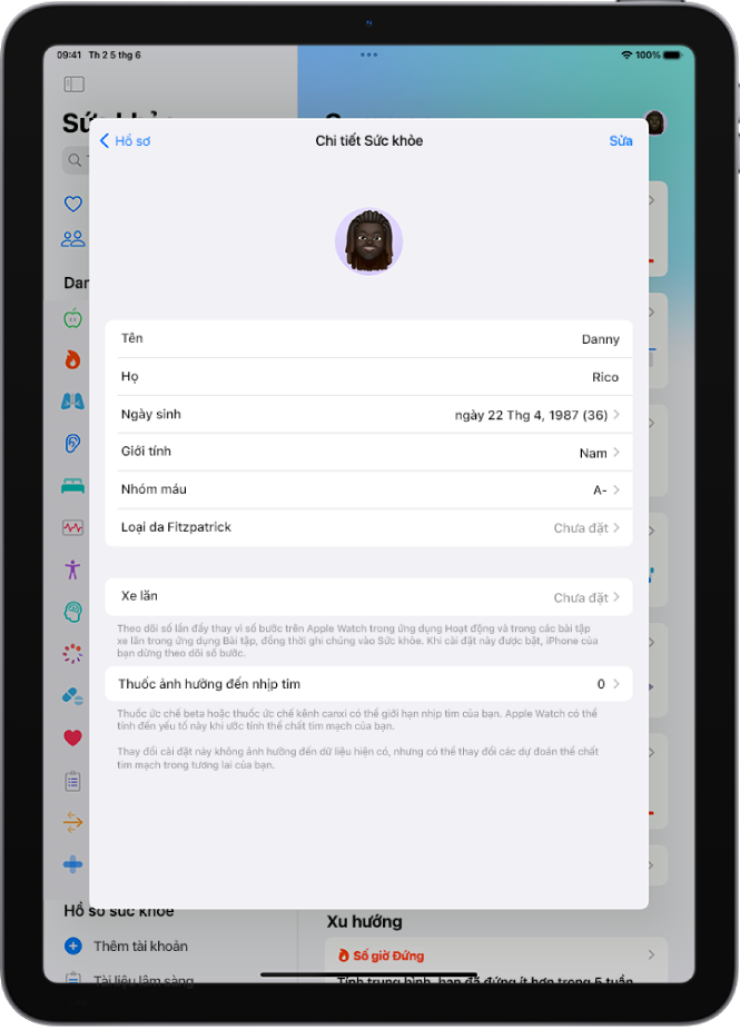 Màn hình Chi tiết sức khỏe, bao gồm các trường cho tên, ngày sinh, nhóm máu và các thông tin khác.