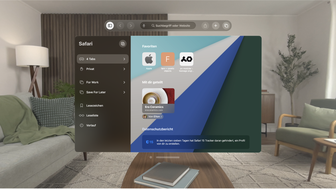 Die App „Safari“ auf der Apple Vision Pro mit der Startseite, die einige Favoriten-Websites und den Bereich „Mit dir geteilt“ enthält.