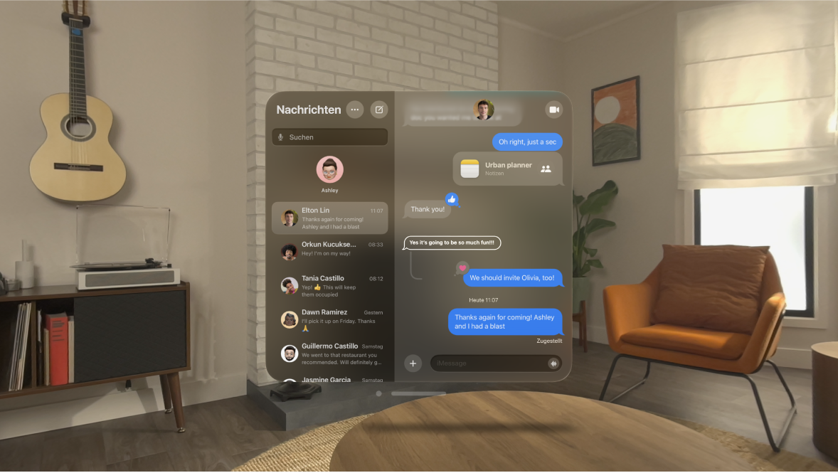 Die geöffnete App „Nachrichten“ auf der Apple Vision Pro mit einer Konversation.