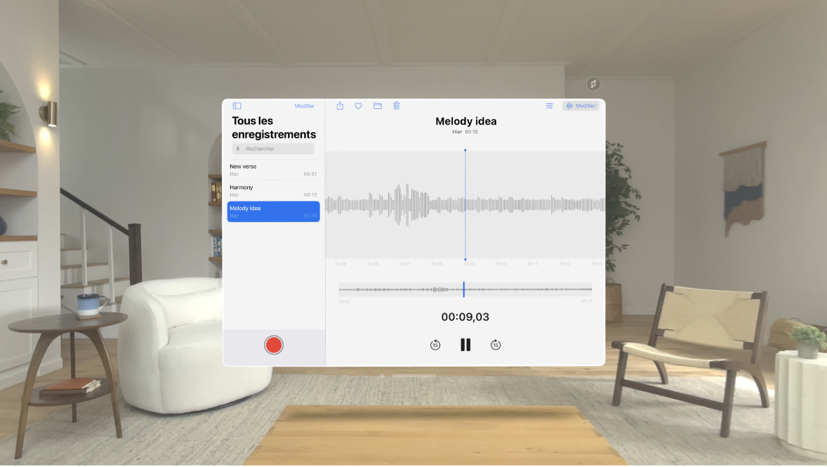 App Dictaphone sur l’Apple Vision Pro, montrant les options en haut pour marquer un enregistrement comme favori, le déplacer dans un dossier, le partager et effectuer une recherche.