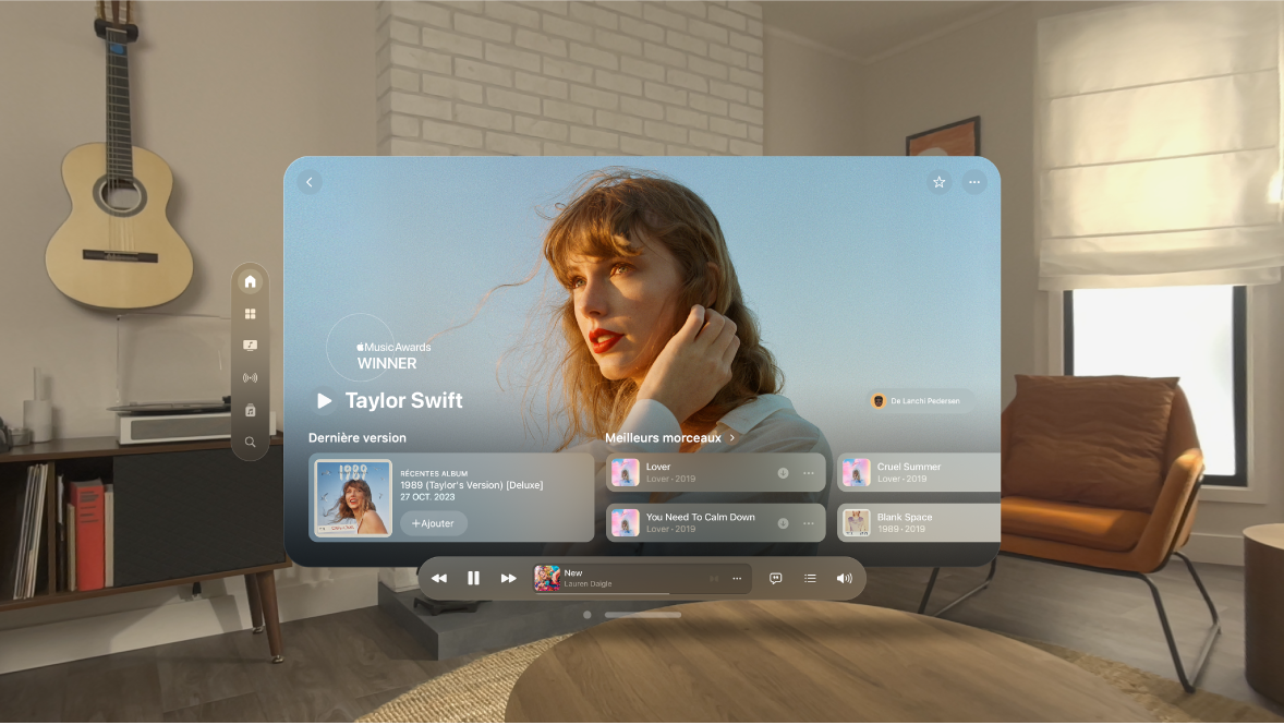 Une fenêtre de l’app Musique sur l’Apple Vision Pro, présentant une page d’artiste dans Apple Music. Un morceau est également en cours de lecture au bas de la fenêtre.